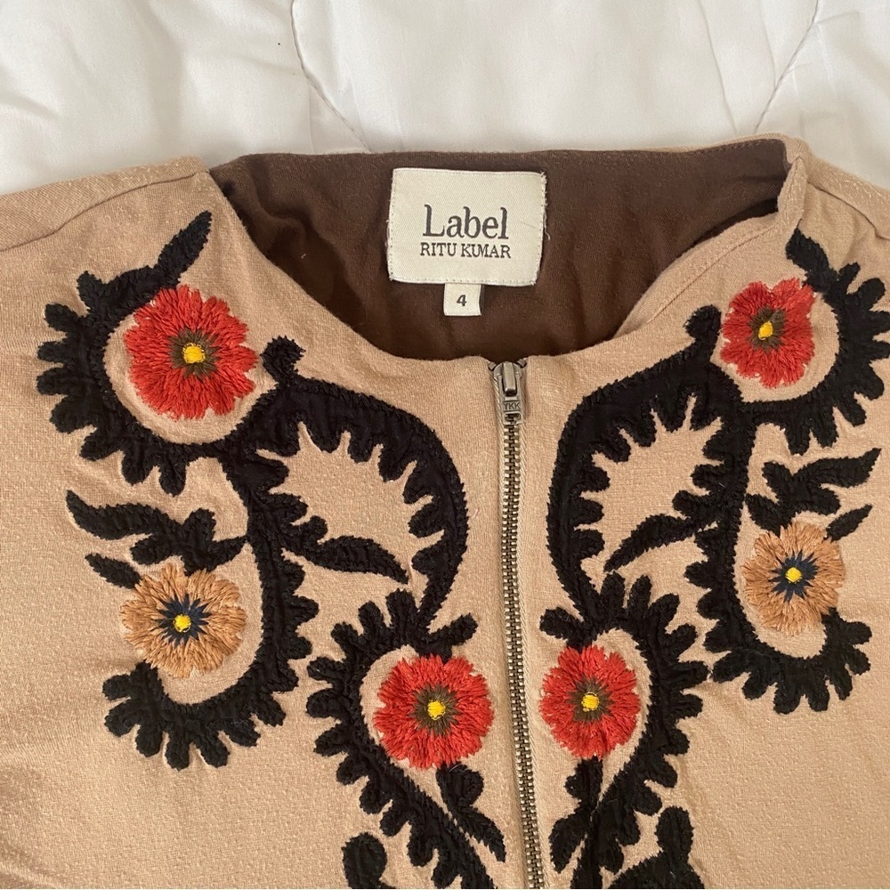 Vintage Ritu Kumar Tan Long Sleeve Boho Dress Red & Black Embroidered Size 4 - Picture 3 of 11